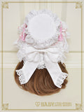 B48HA740 Girls Picking Flowers in the Grassland Mother Bonnet