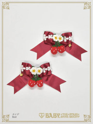 B49HA776 Swinging Strawberry Garden Ribbon Clips