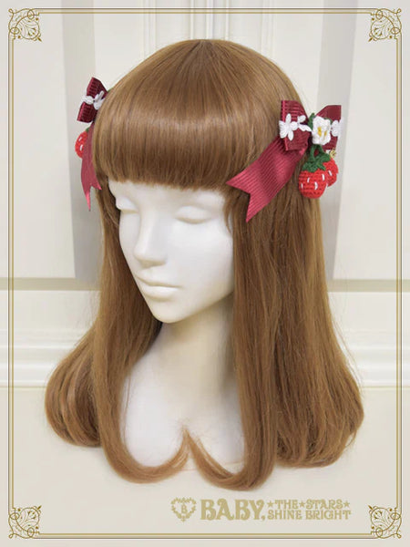 B49HA776 Swinging Strawberry Garden Ribbon Clips