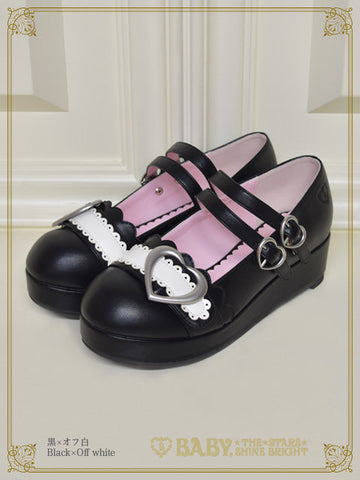 B49SH832 Heart Buckle Shoes