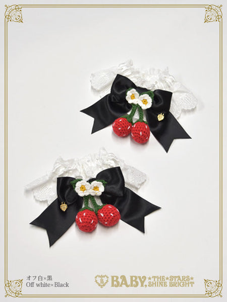 B50CF018 Swinging Strawberry's Happy Berry Present Cuffs