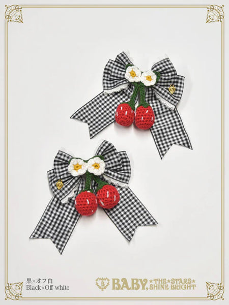 B50HA960 Swinging Strawberry's Happy Berry Present Gingham Ribbon Clips