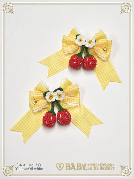 B50HA960 Swinging Strawberry's Happy Berry Present Gingham Ribbon Clips