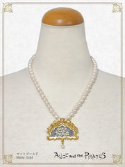 P21AC043 Poseidon Logo Plate Pearl Necklace