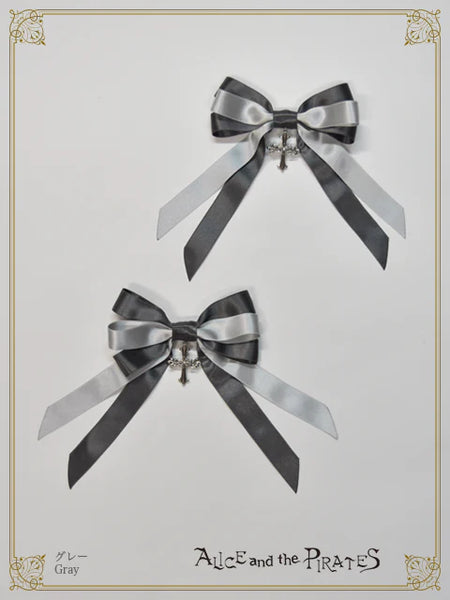 P22HA913 Haunted Carousel Multiple Ribbon Clips