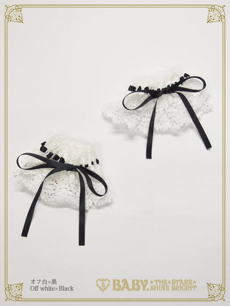 B45CF029 Torchon Lace Cuffs