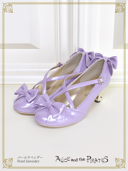 P15SH894 Cabriole Leg Cross Pumps